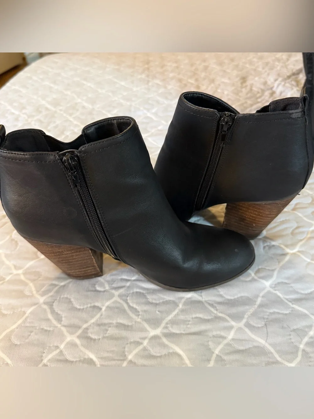 Women's Fergie Black Ankle Boots size 8.5 with Stacked Heel & zipper